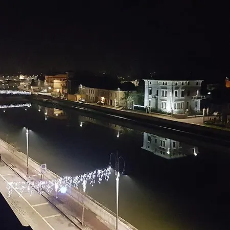 Palazzo Spada - Attico Con Terrazza Vista Fiume In Centro アパート