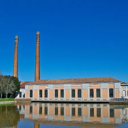 アパート Palazzo Spada - Attico Con Terrazza Vista Fiume In Centro コディゴーロ