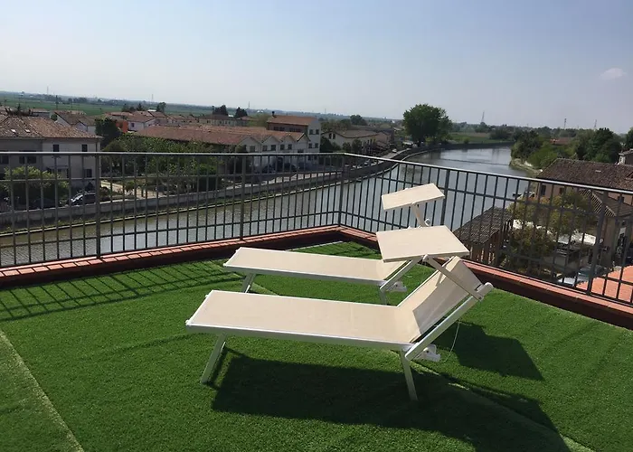 Palazzo Spada - Attico Con Terrazza Vista Fiume In Centro Διαμέρισμα